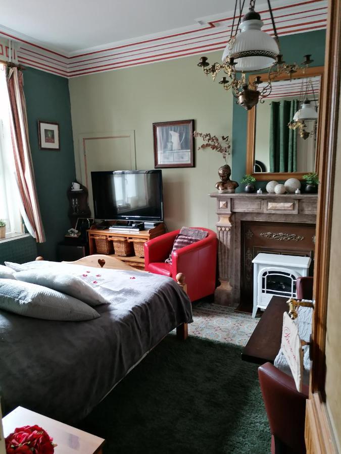 Maison D'Hote Les Notes Endormie Chambre Secrete Berzee Ngoại thất bức ảnh