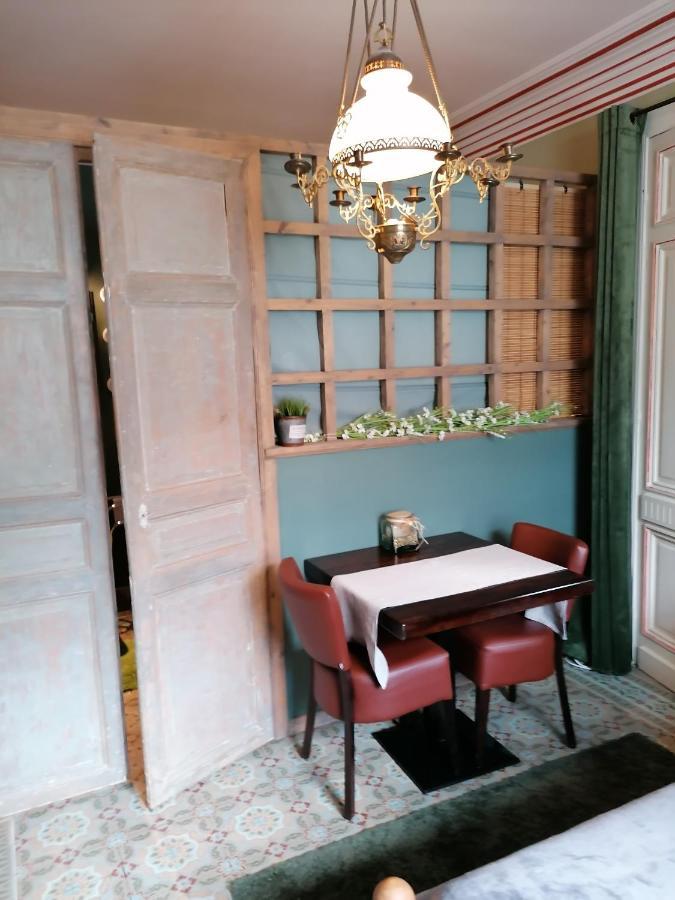 Maison D'Hote Les Notes Endormie Chambre Secrete Berzee Ngoại thất bức ảnh