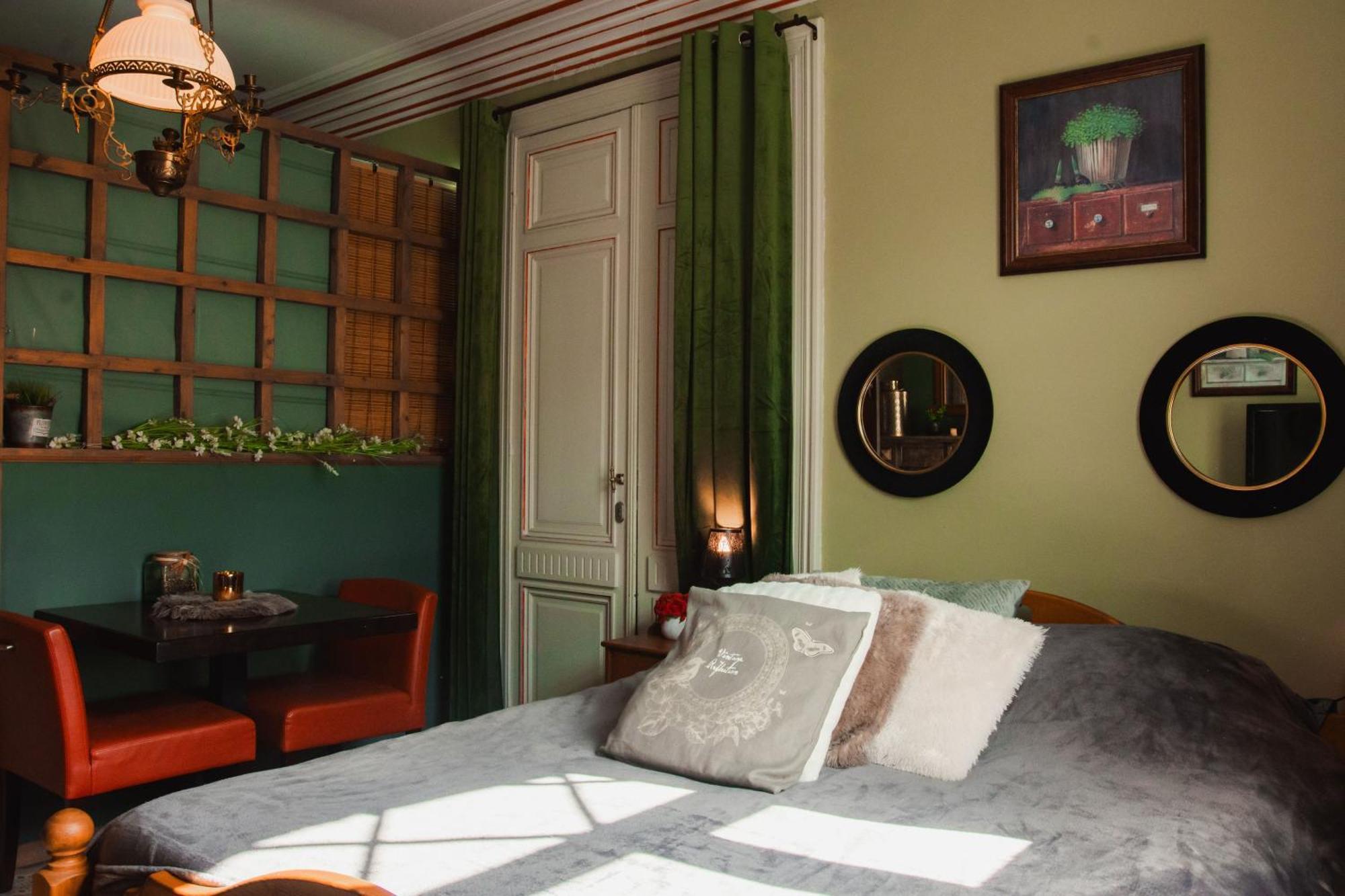 Maison D'Hote Les Notes Endormie Chambre Secrete Berzee Ngoại thất bức ảnh
