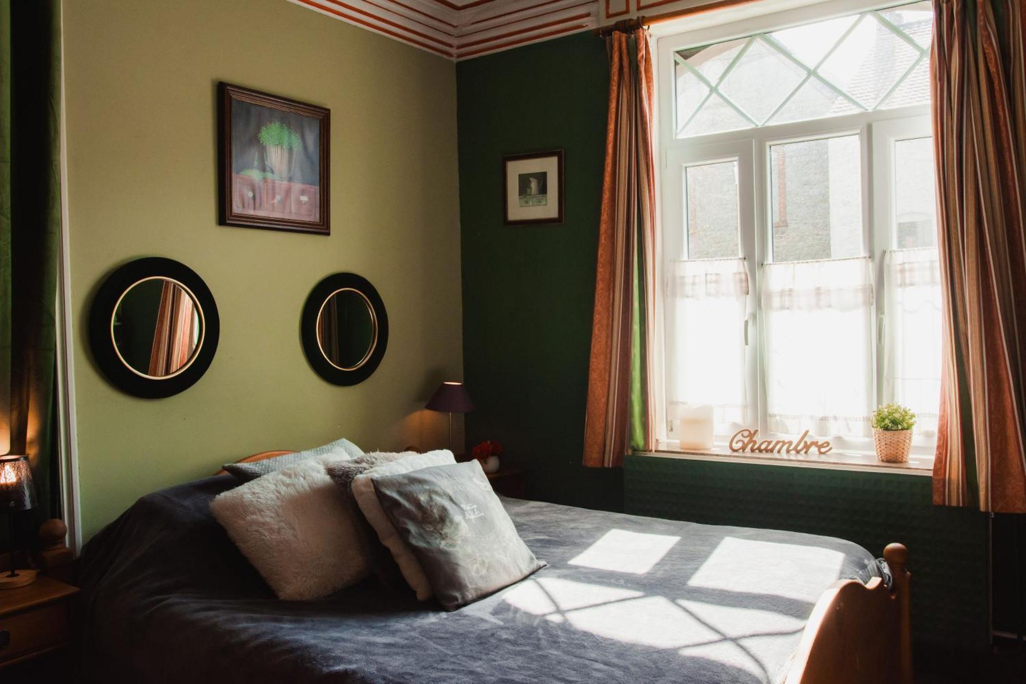 Maison D'Hote Les Notes Endormie Chambre Secrete Berzee Ngoại thất bức ảnh